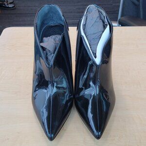 NWOT Guess Black Patent Leather Booties